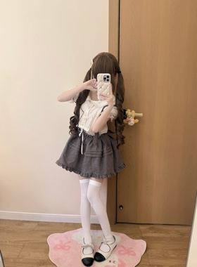 韩系甜妹小个子穿搭巨好看可爱娃娃领白色衬衣灰色背带裙两件套女