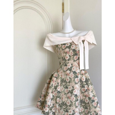 法式复古浪漫连衣裙甜美一字肩小个子收腰碎花度假风绝美漂亮短裙