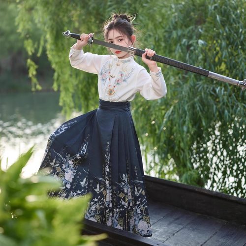 2025新款马面裙女童汉服过年衣服