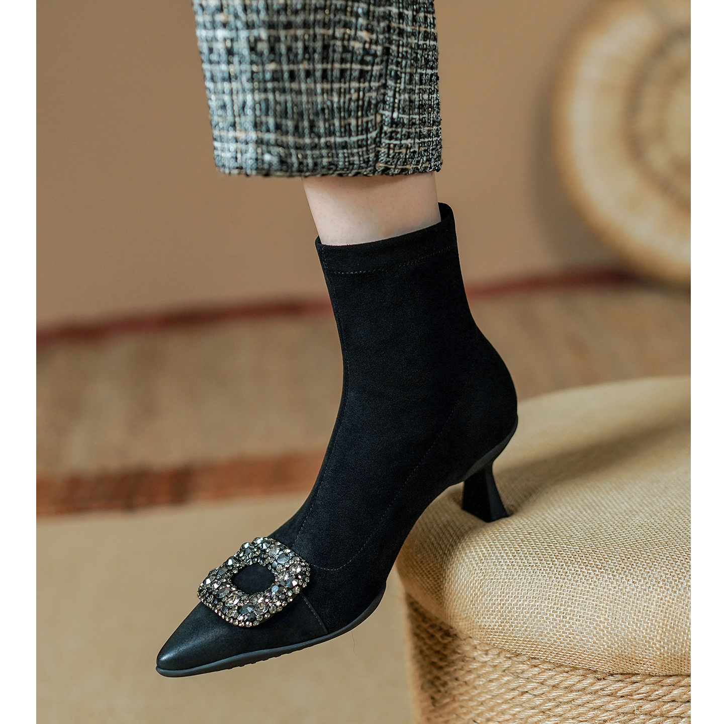细跟短靴尖头水钻弹力瘦瘦袜靴