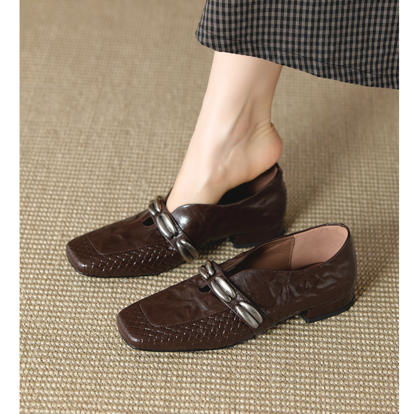 平底方头金属扣单鞋真皮小皮鞋