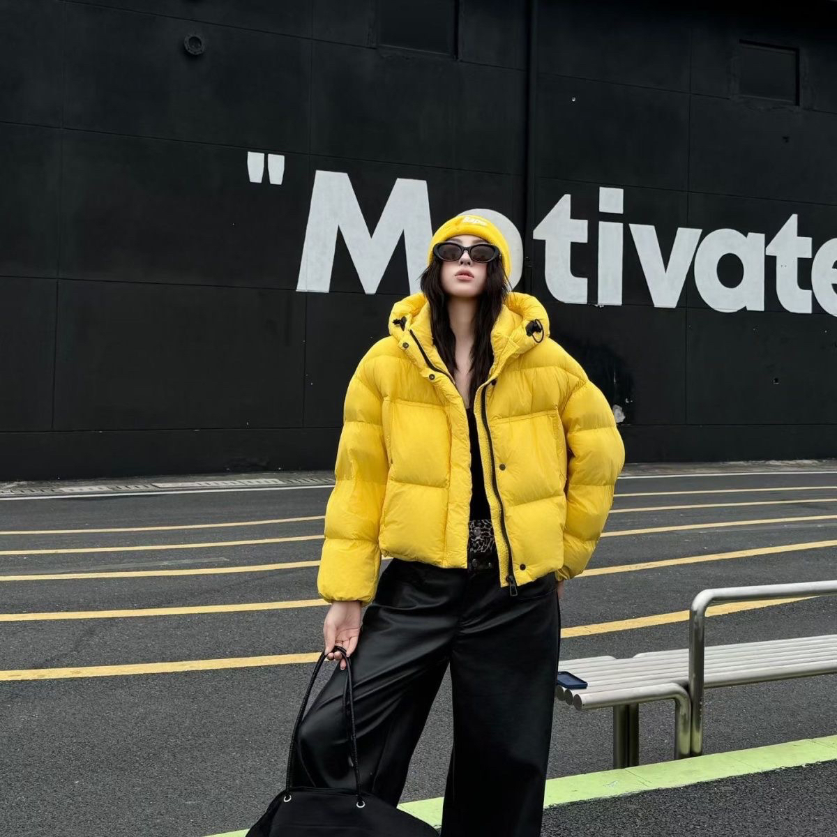 云朵泡芙羽绒服女短款2025新款白鸭绒连帽小个子加厚宽松冬季外套