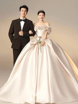 新款影楼拍照主题服装情侣室内摄影缎面一字肩花朵拖尾婚纱礼服