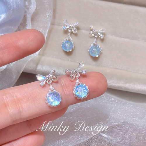 Minky「蓝调留白」甜美蝴蝶结耳环锆石耳钉蚊香盘耳夹无耳洞耳饰