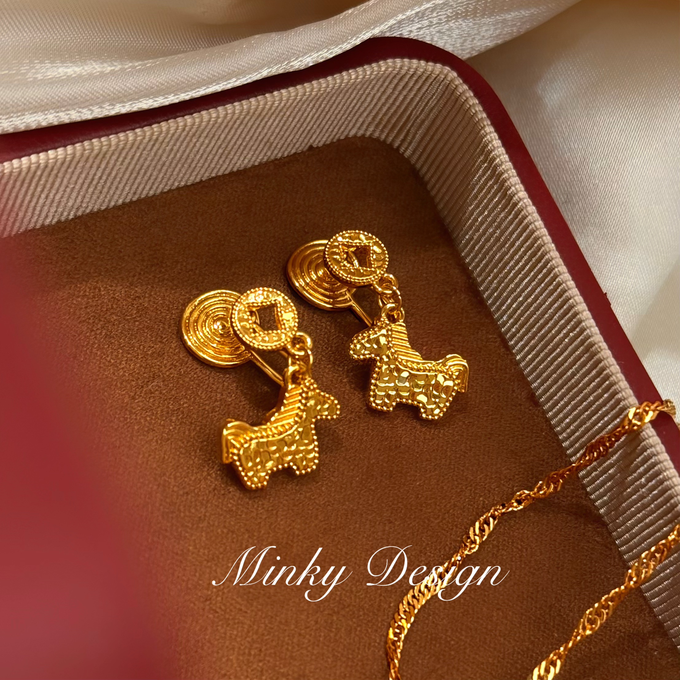 「铜钱木马」碎冰冰小马铜钱耳钉蚊香盘耳夹无耳洞轻奢耳环耳饰女