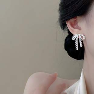 「蕾丝韵味」银色蝴蝶结独特耳饰蚊香盘耳夹女无耳洞耳环小众耳钉
