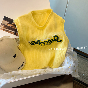 黄色植绒字母针织无袖背心女夏季2026新款减龄洋气外穿内搭短上衣