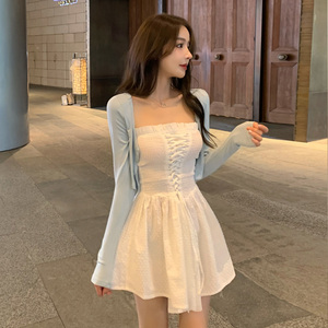 甜美纯欲收腰性感温柔抹胸连衣裙女小开衫套装性感春季蓬蓬短裙子