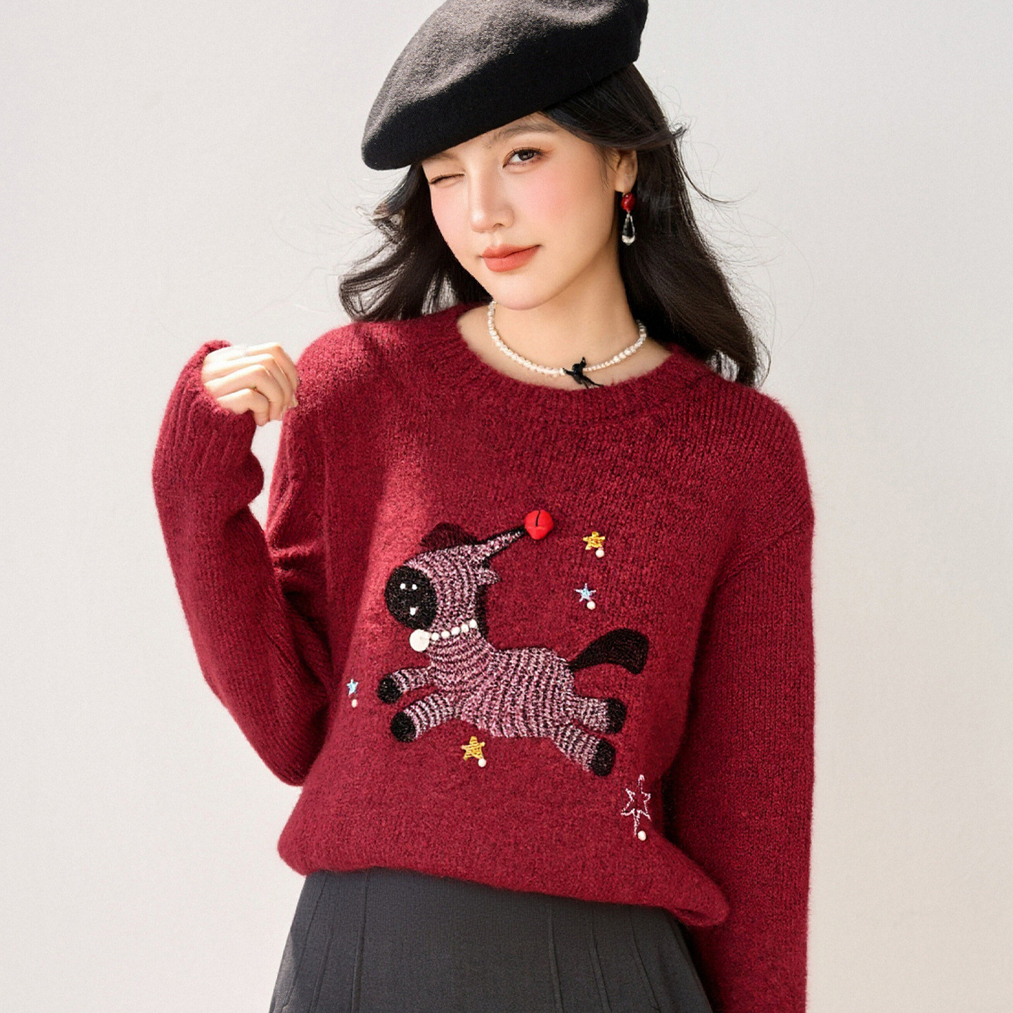 红色小马刺绣毛衣上衣女2026春季新款慵懒风新年本命年针织衫外套