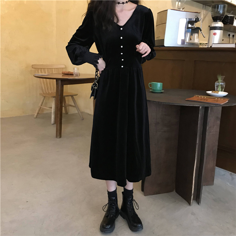 Real price photo shows thin over the knee Hepburn small black dress gentle style V-neck velvet dress