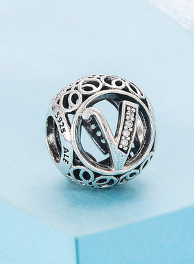 现货Pandora潘多拉手链复古字母V 925银串珠791866CZ