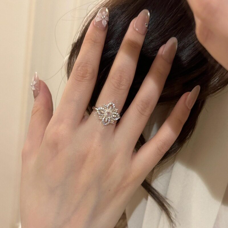 日系CherryKoko轻奢高级感复古镶满钻双色四叶花戒指小众设计