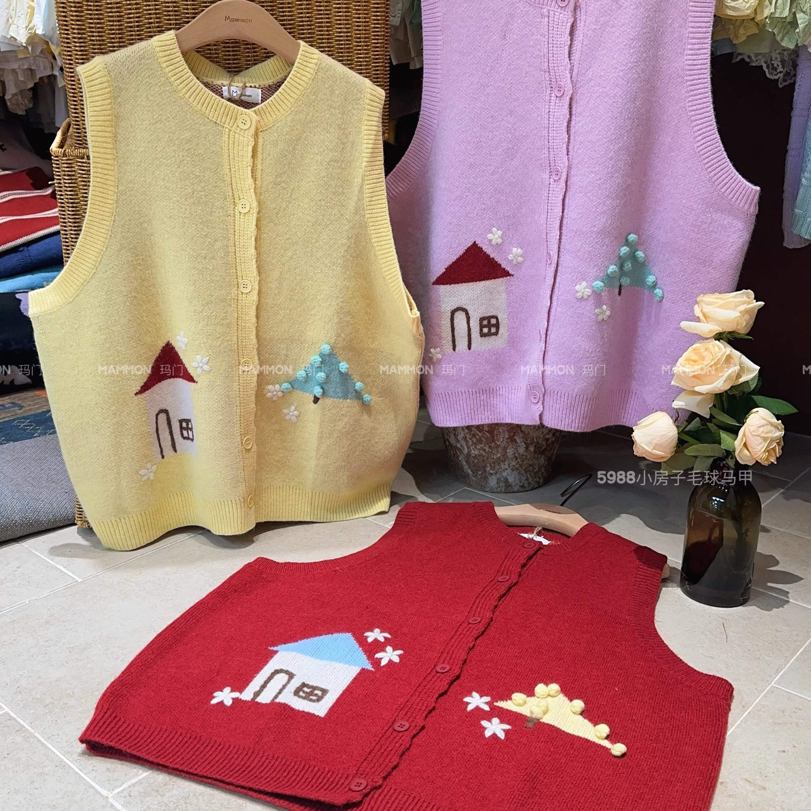 玛门2026春季系扣糖果色设计感手勾小房子毛球针织晴棉马甲女上衣