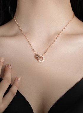 环环相扣项链钛钢不掉色时尚轻奢小众吊坠锁骨链2025年新款女配饰