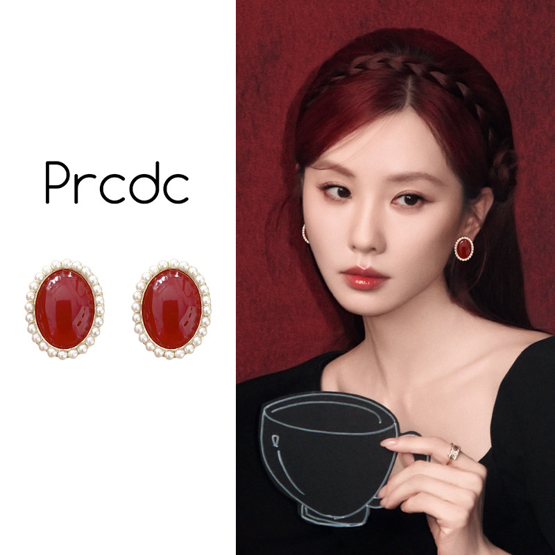 红色港风珍珠款圆形耳钉轻奢高级感女款2025新款耳环气质大气耳饰