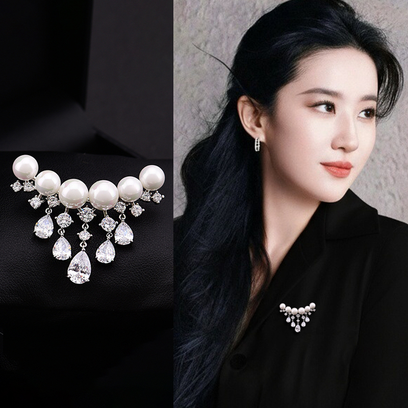 精致流苏胸针高级感轻奢