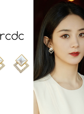 独特白色菱形耳钉女法式轻奢气质设计感耳环简约日常百搭个性耳饰