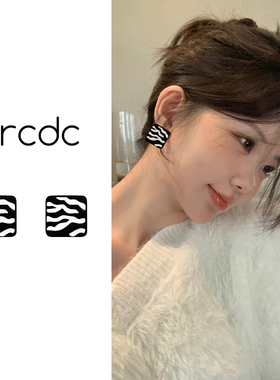 黑色方形耳钉女小众设计感高级耳环2025年新款潮气质名媛几何耳饰