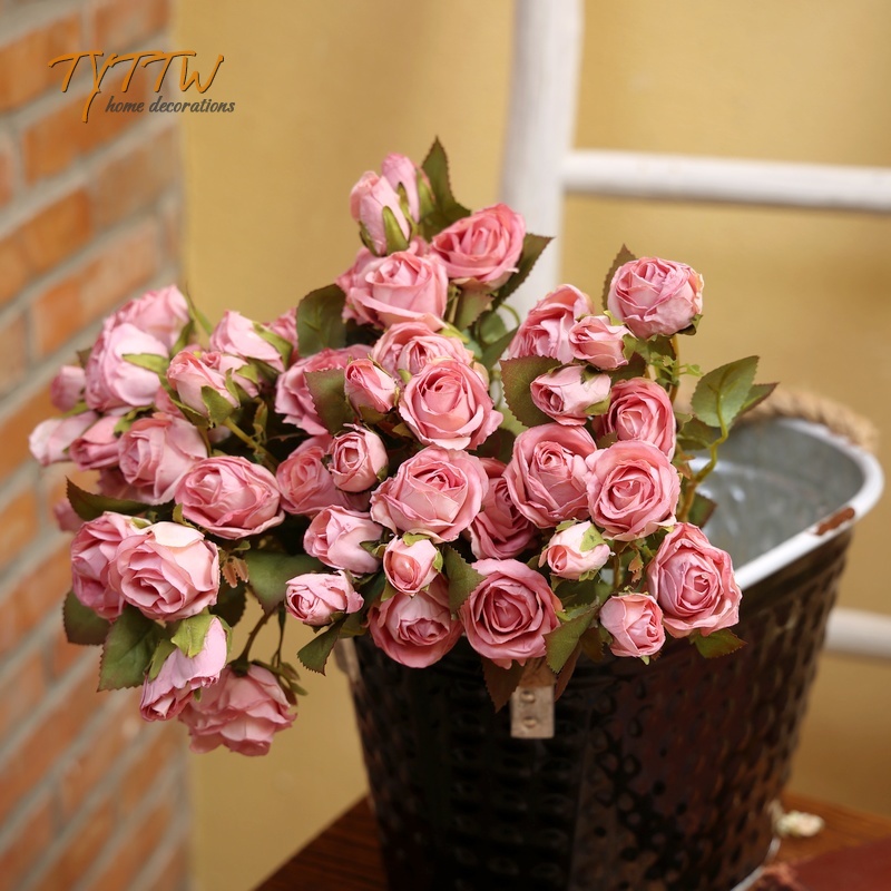 多头油画焦边玫瑰花艺装饰