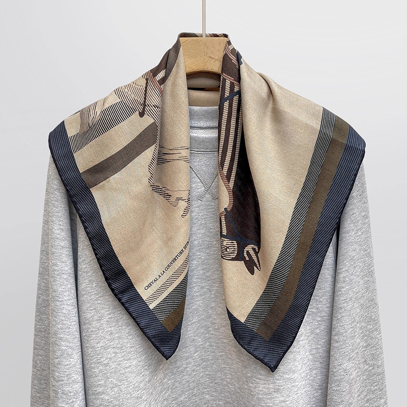 秋冬新款真丝羊毛丝巾外搭高级感轻奢方巾女防风御寒围巾丝毛披肩