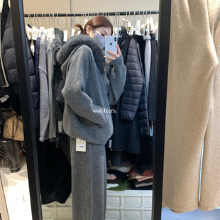 日淡人天菜套装 韩标 大毛领毛衣外套 套装 92630 针织休闲裤 Hers