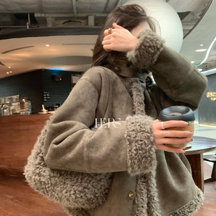 92703 配包包 Hers 冬上新简约复古日常保暖仿皮毛一体短外套