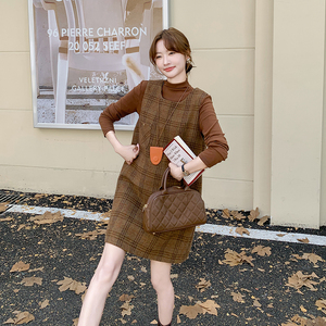 韩版气质毛呢背心连衣裙女2025年春秋季新款显瘦打底衫图片