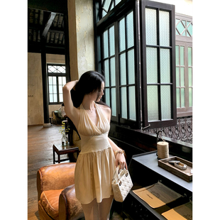 杏色V领收腰连衣裙 2025ss GYOKUU 芳心捕手