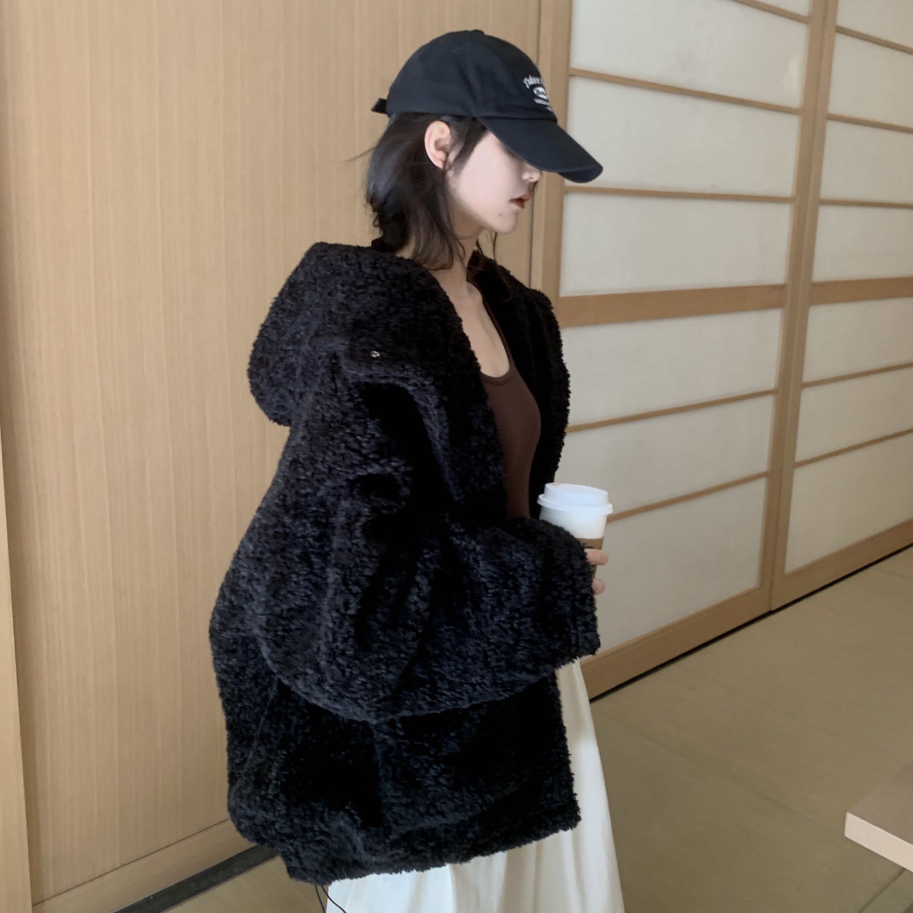 【5折】 黑色毛绒绒温暖宽松休闲短款大衣外套