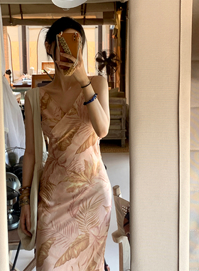 【5折】 粉橙色印花度假缎面长款吊带连衣裙