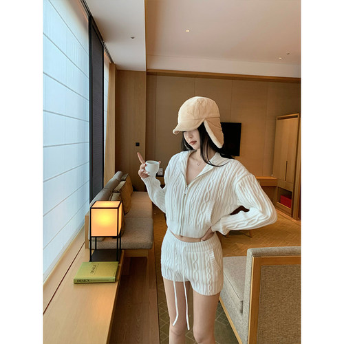 GYOKUU  白色针织麻花休闲连帽毛衣开衫alo针织短裤套装