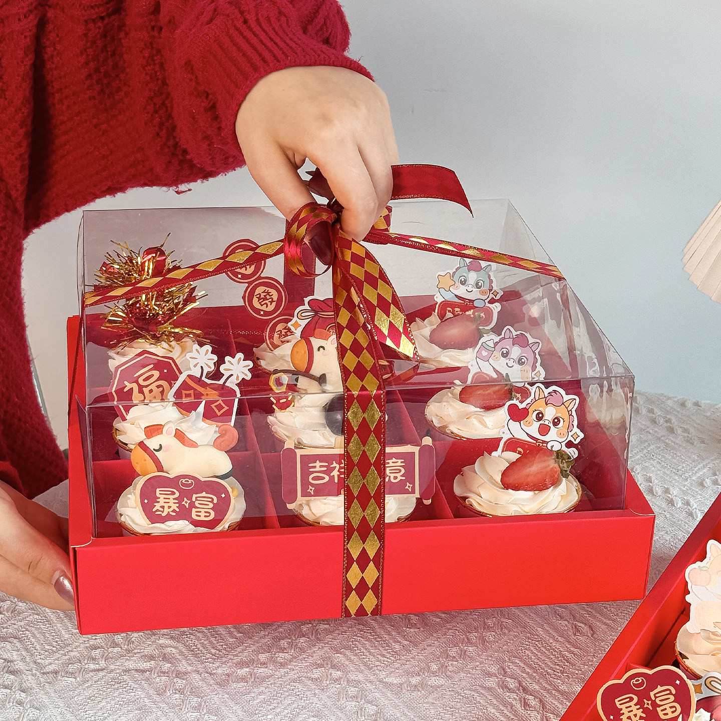 2026新年九宫格纸杯蛋糕装饰手提包装盒马年吉祥如意喜庆甜品插件,节庆用品/礼品,节日装扮用品,淘宝优惠券,粉丝福利购,淘宝优惠卷