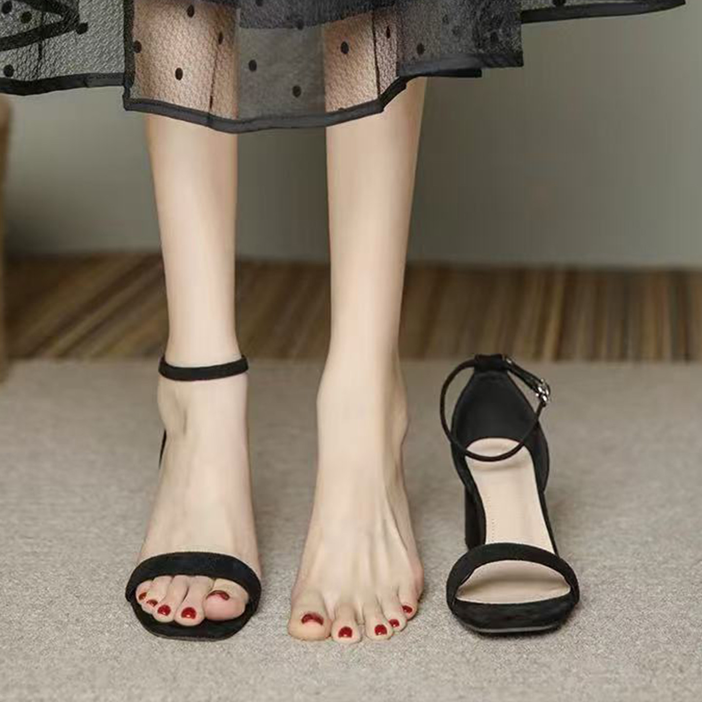 羊京绒~黑色一字带凉鞋女高跟鞋韩版粗跟露趾百搭仙女风极简通勤