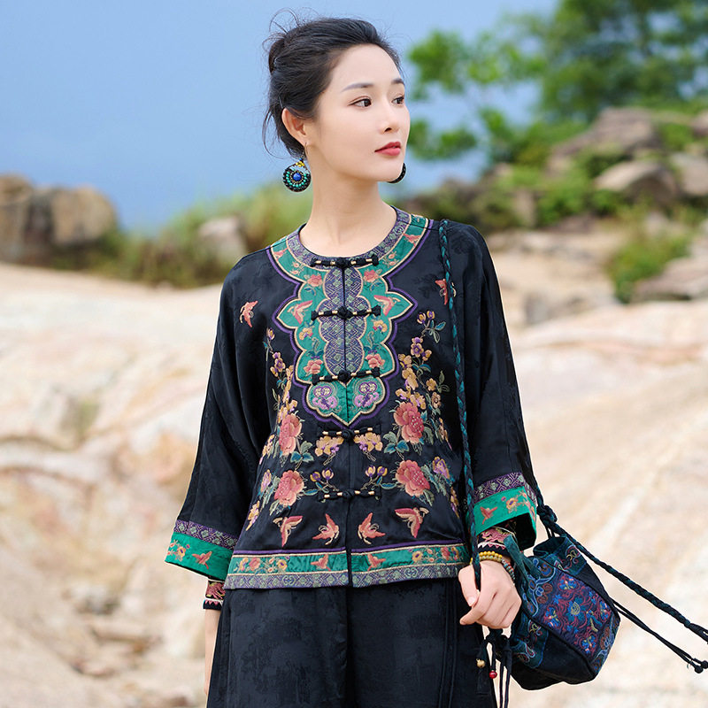 2026新款女装民族风圆领盘扣缎面提花重工刺绣开衫七分袖上衣外套