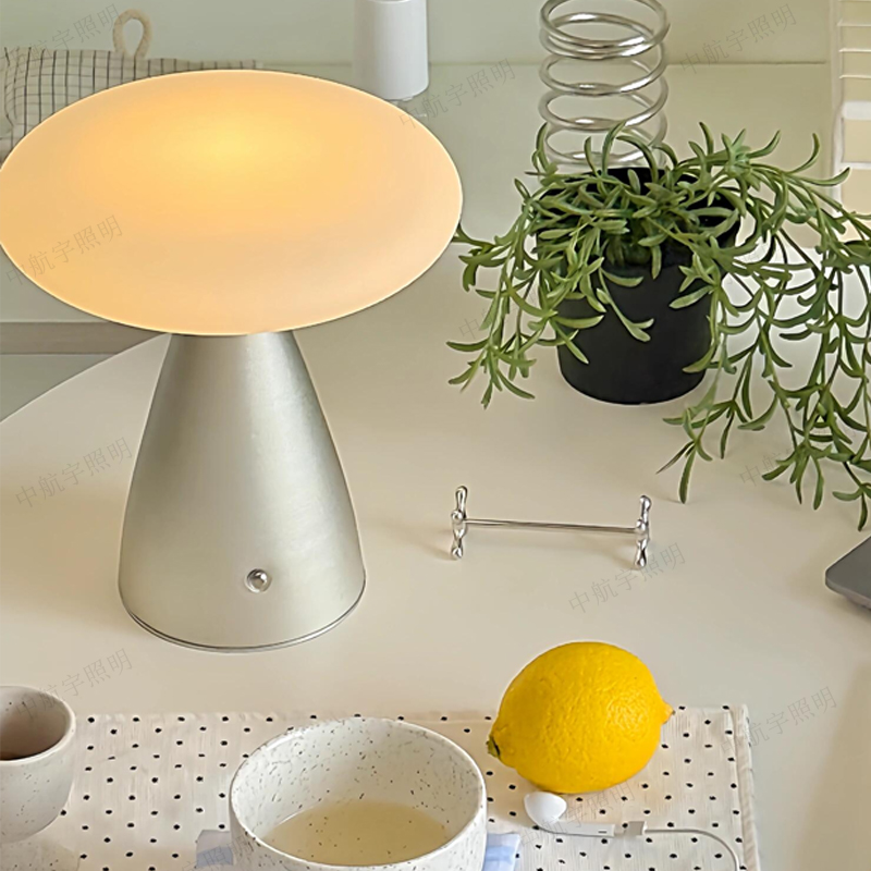 奶油风蘑菇台灯充电触摸调光氛围
