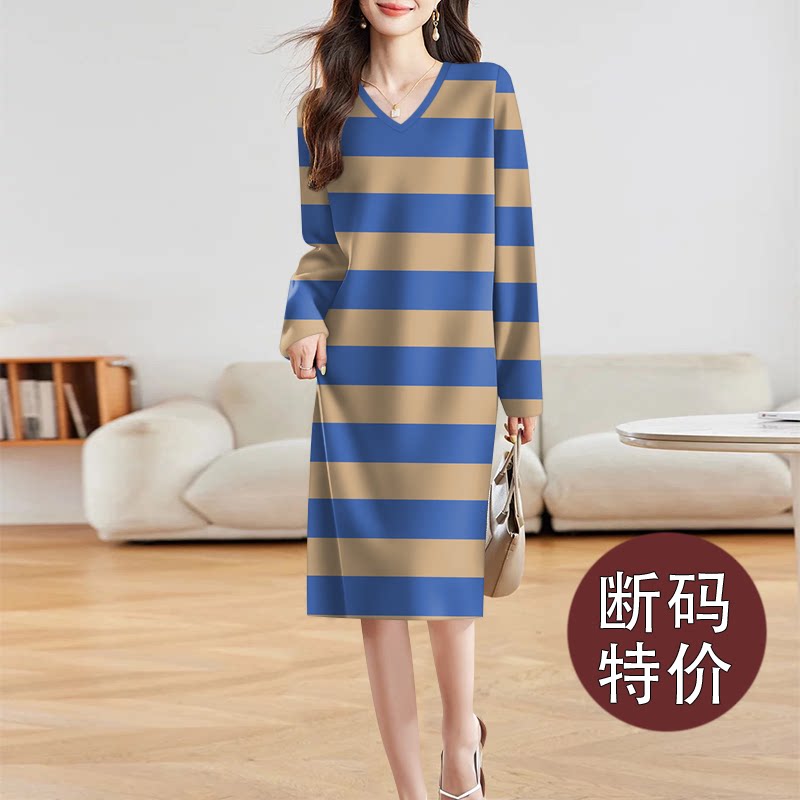 2026女装新款春秋季低圆领长袖中长裙条纹宽松遮肚减龄打底连衣裙