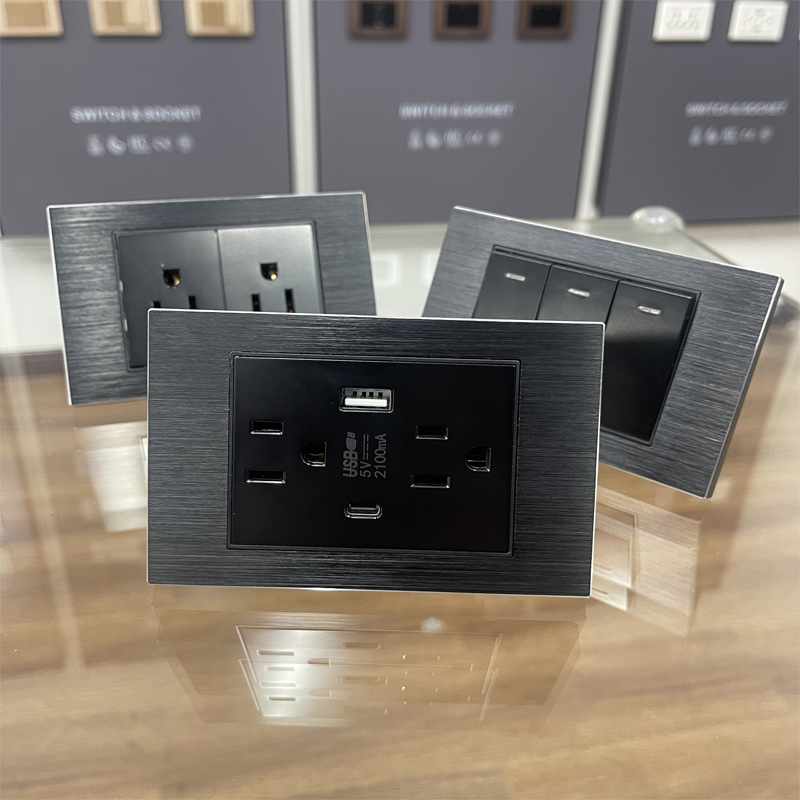 台标美式110v铝拉丝黑色插座118型USB+Type-c20W面板台湾墙壁开关