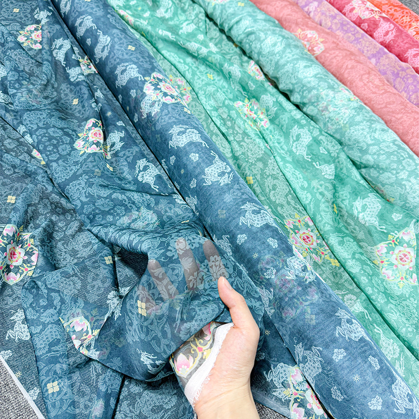 图南原创春园瑞鹿团花印花布料汉服古风襦裙童装裙服装设计师diy图片