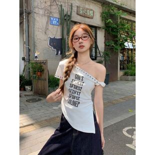美式辣妹风斜肩铆钉字母T恤女短袖修身显瘦个性亲肤透气上衣