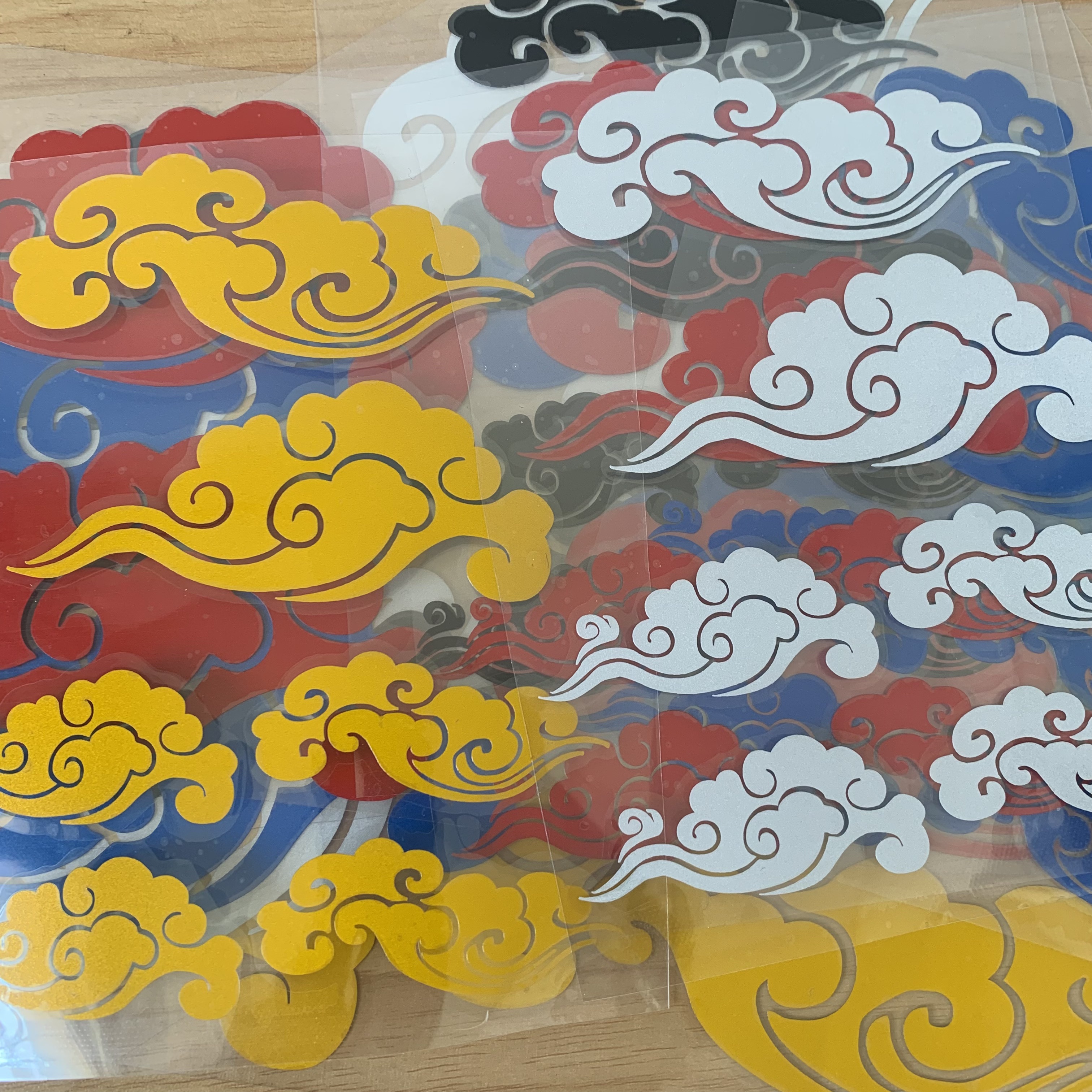 七彩祥云汽车车贴电动车摩托货车装饰划痕刮擦防水防晒红黄黑蓝色