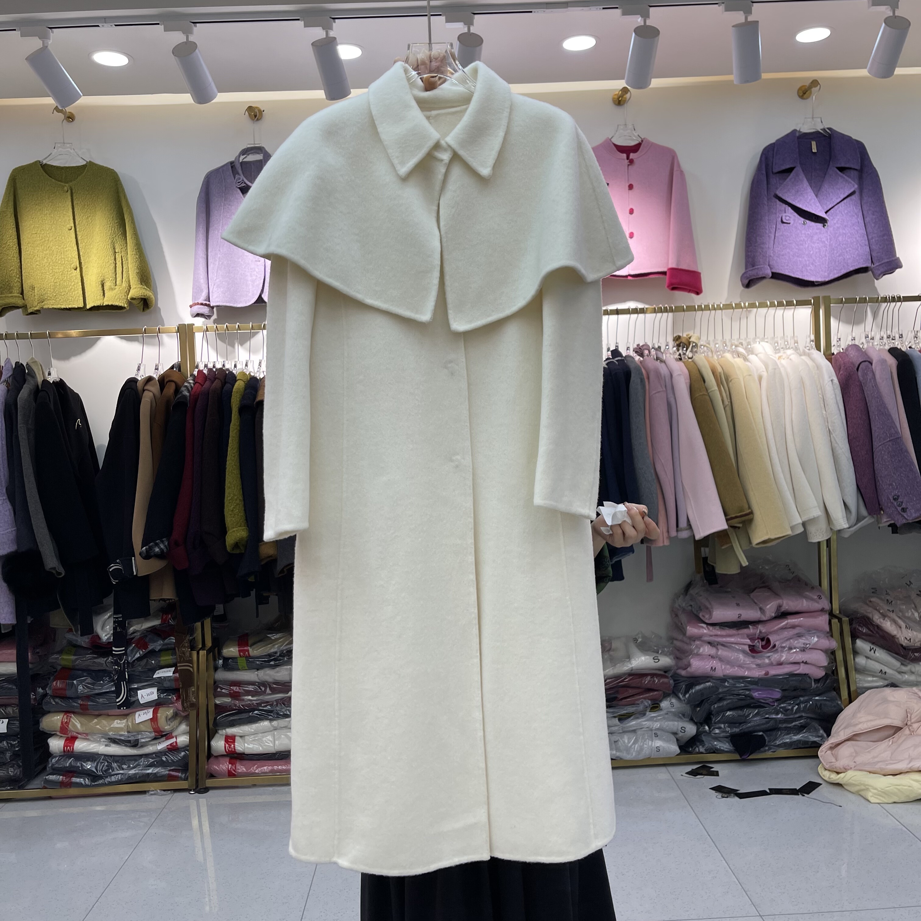 披肩领羊毛呢外套2025冬季新款斗篷款女长款腰带显瘦双面羊绒大衣