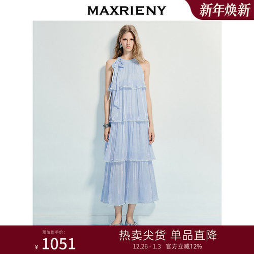 领口钉珠装饰、蝴蝶结系带设计