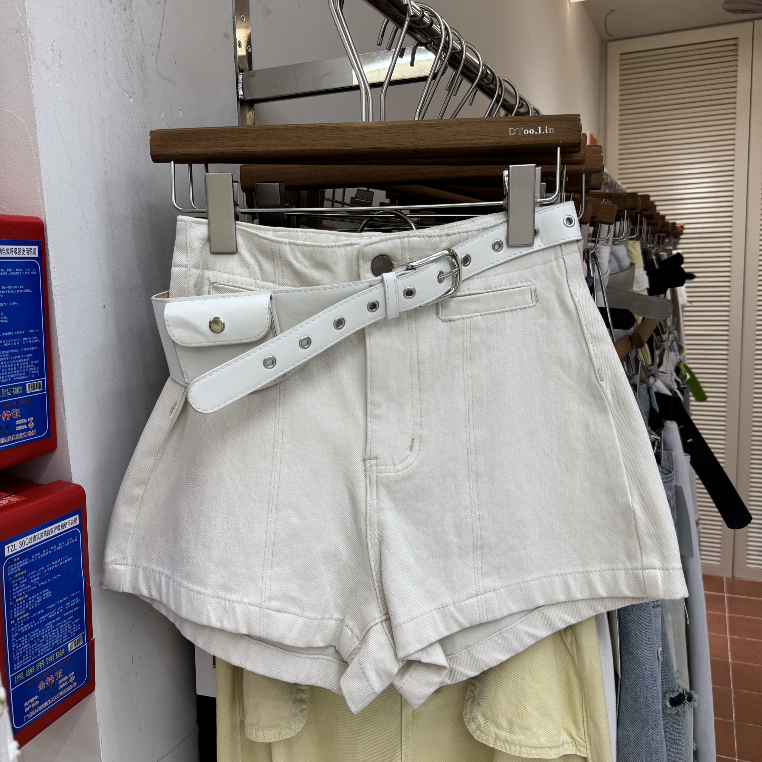 【D too lin】2025夏季新款配腰包纯色牛仔短裤辣妹性感热裤N859D