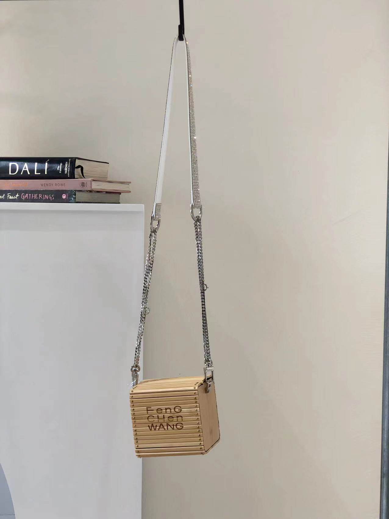 【圣诞节】fengchenwang 2023春夏男女同款经典方形竹筒包竹子包