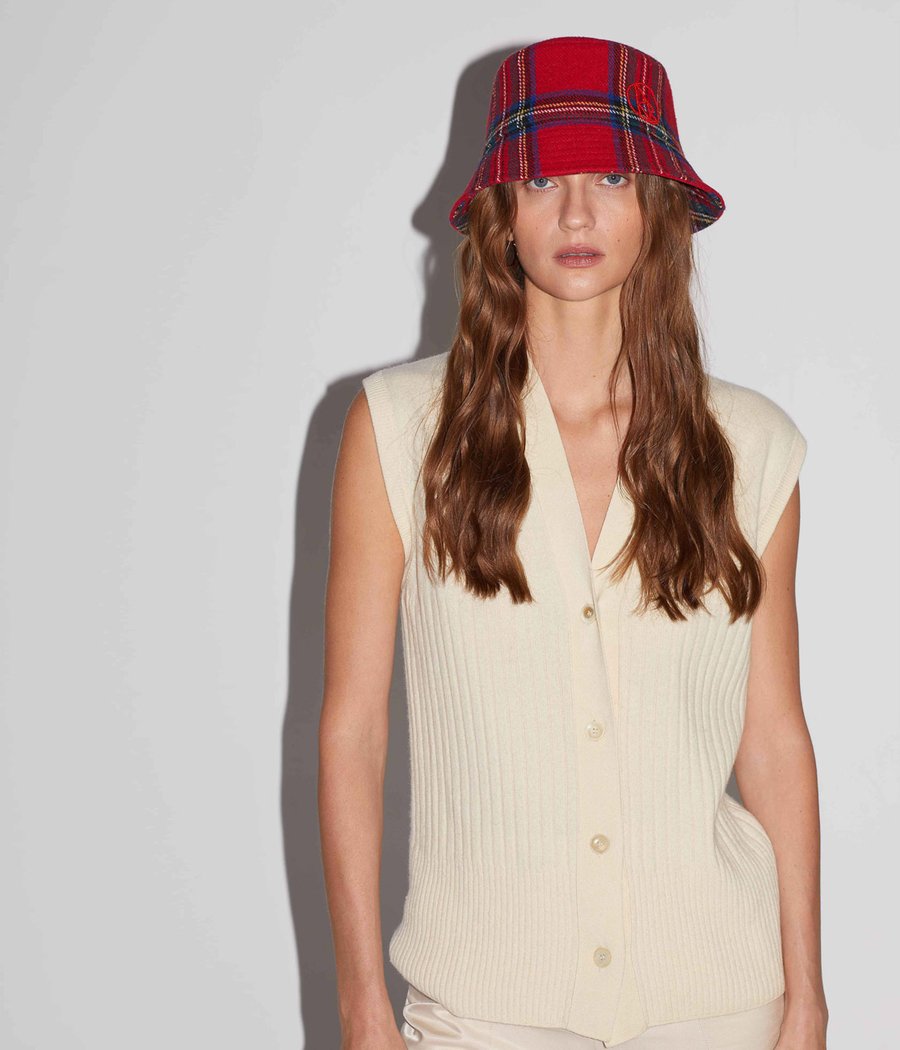 Ruslan Baginskiy | 复古英伦红格纹渔夫帽