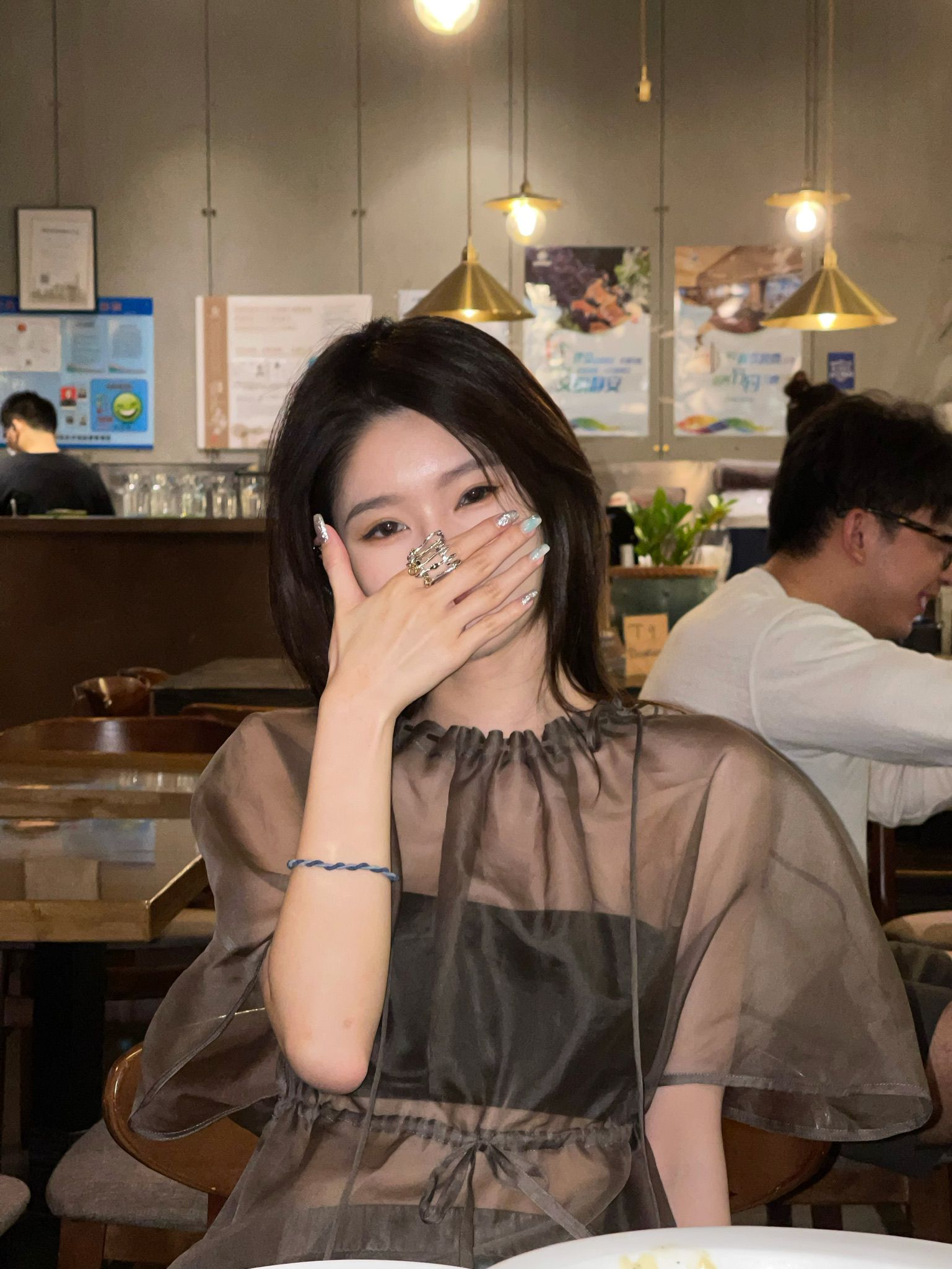 Piacevole e 21秋冬 独家设计茶色抽褶欧根纱透视长款罩衫