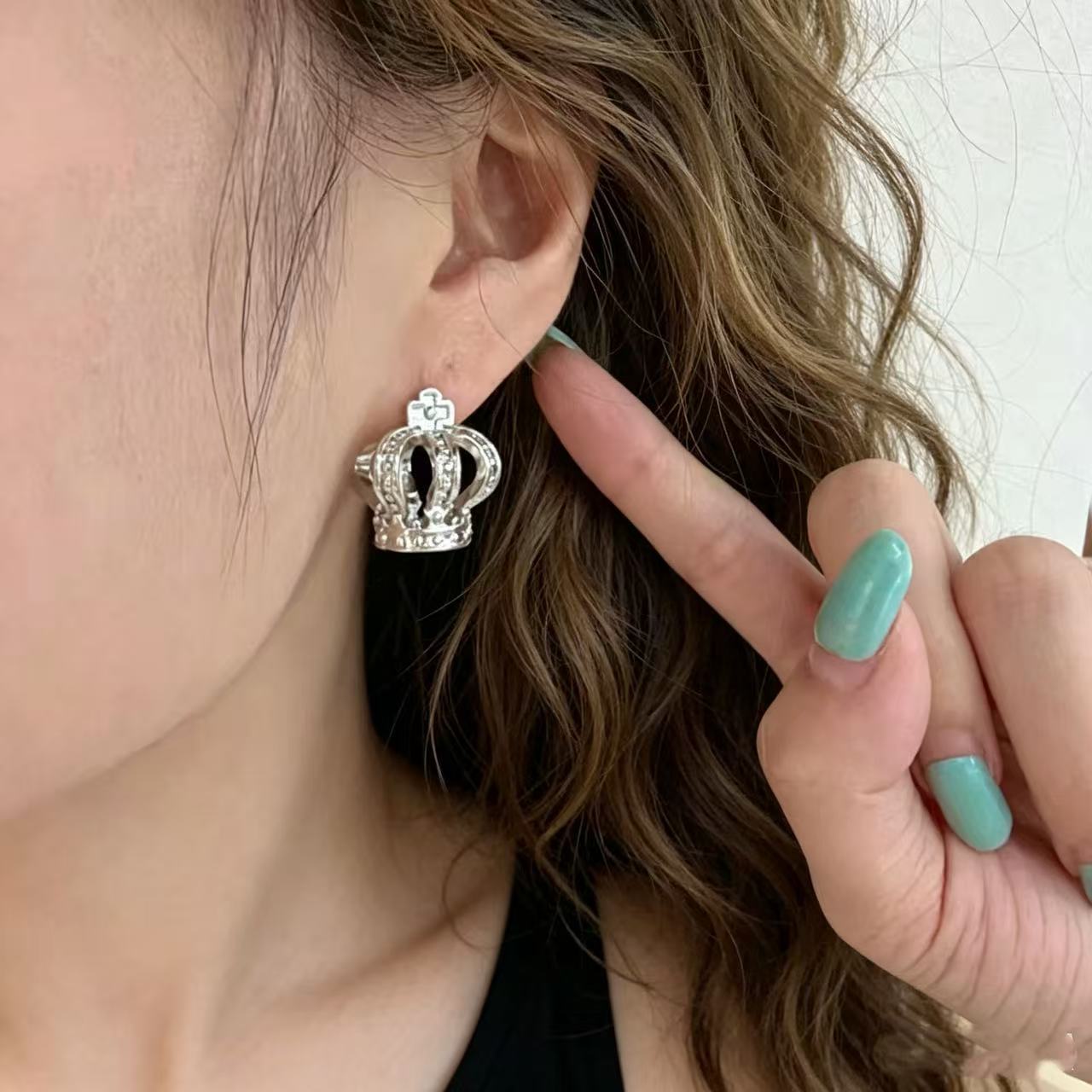 潮酷辣妹复古皇冠耳环耳扣女2026新款爆款高级感巨好看耳钉耳饰