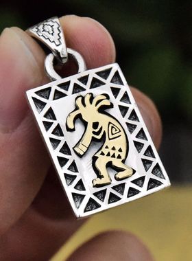 GV925纯银铜混搭印第安雨神叩叩拜力像复古格菱纹男女款方牌吊坠
