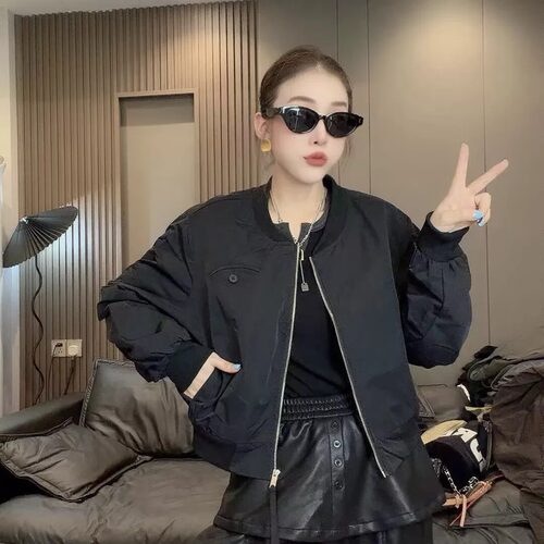 欧货简约扣子棒球服短外套女时尚