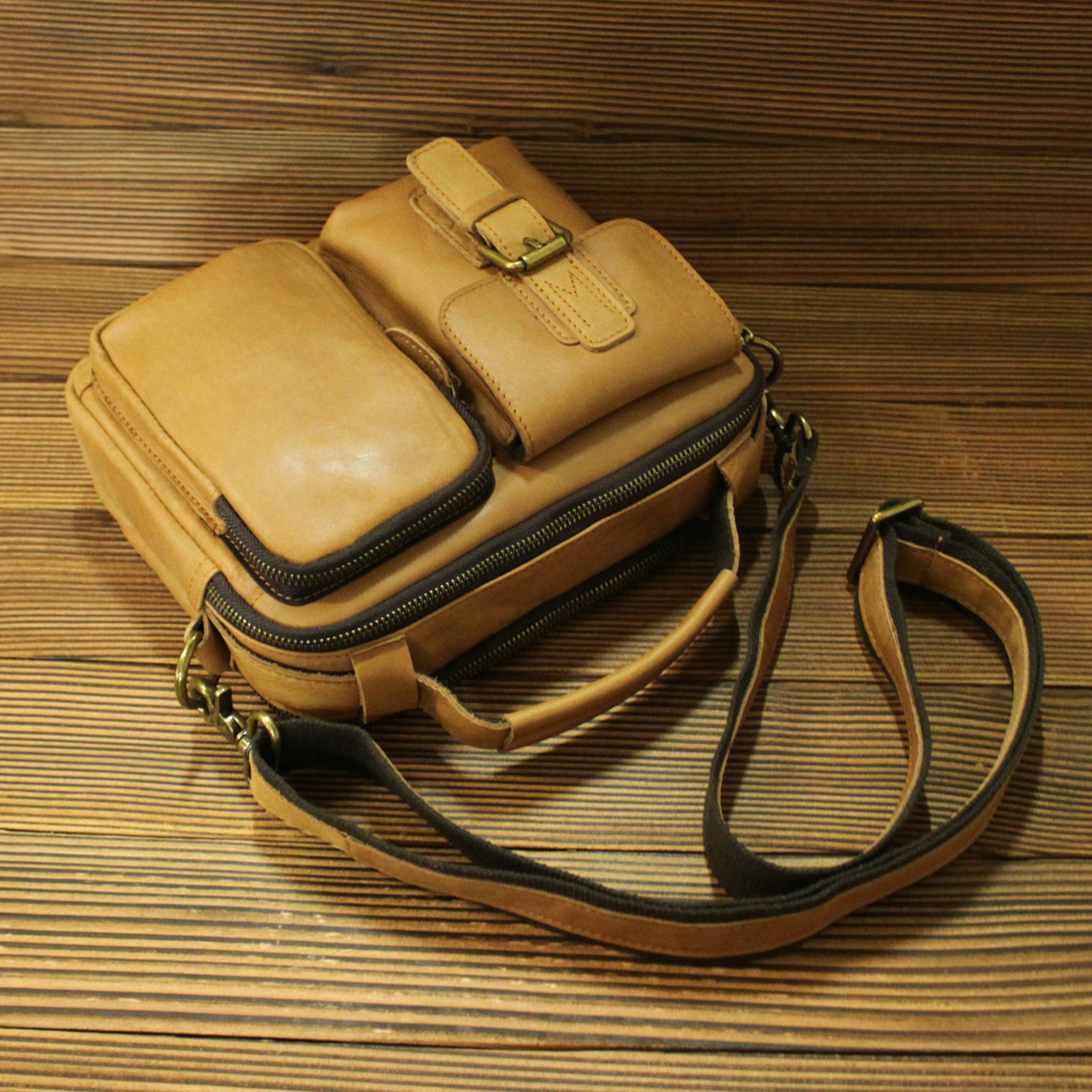 2025新款复古手工斜挎包男士单肩包真皮头层牛皮商务背包休闲挎包